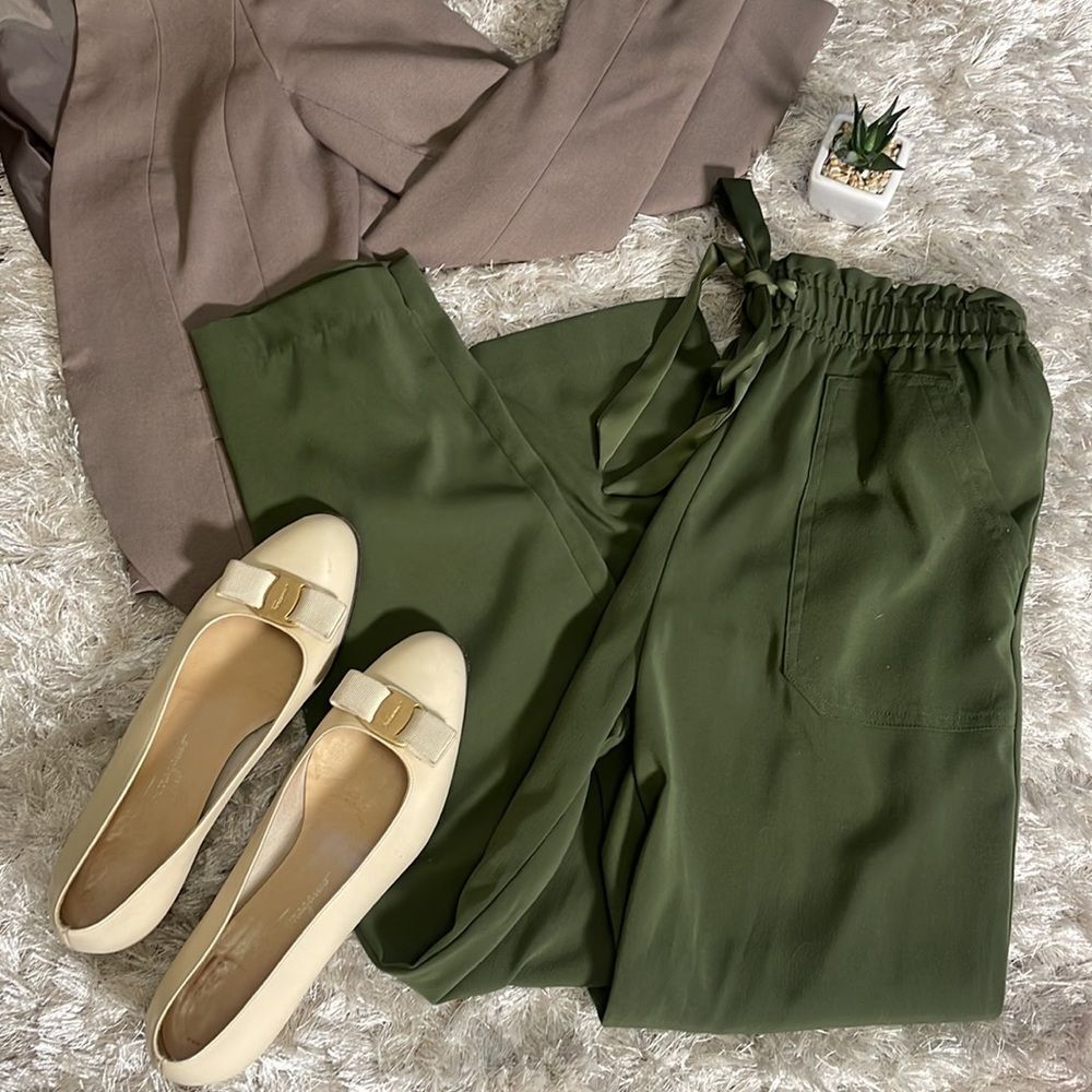 EUC Zara Olive Green Paper Bag Waist Elastic Ankle Pants XSmall